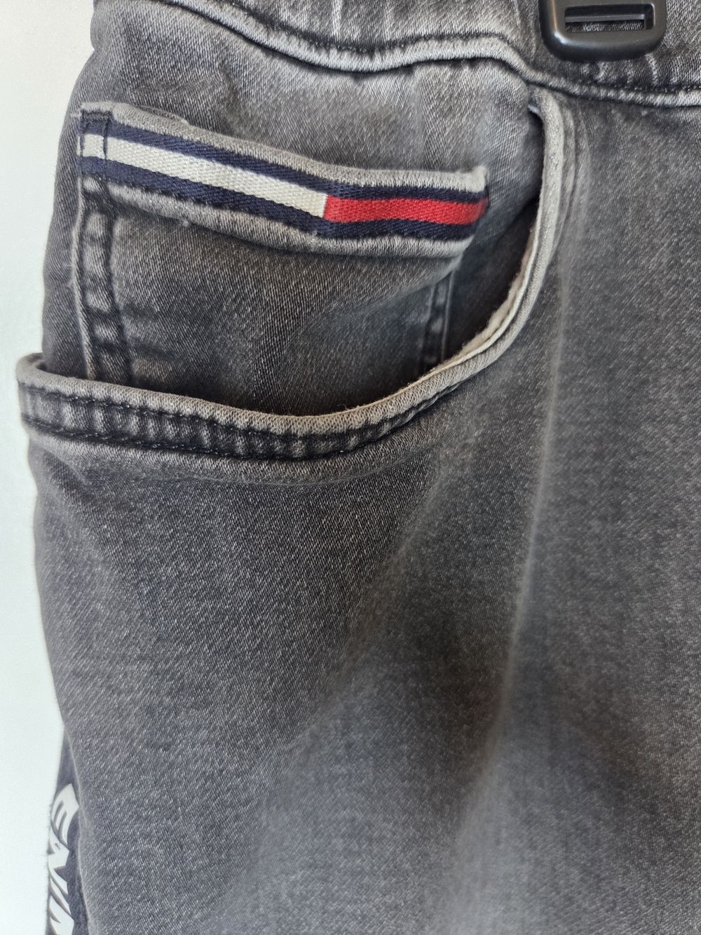 Tommy Hilfiger Men's Black Washed Jogger Jeans - Picture 9 of 12